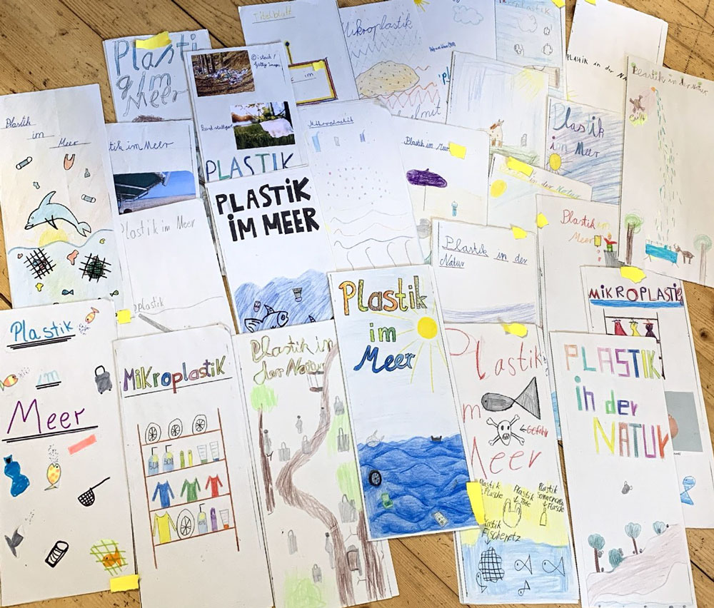 Broschüren zum Thema Plastik von Schülerinnen und Schülern der Grundschule Vielbrunn