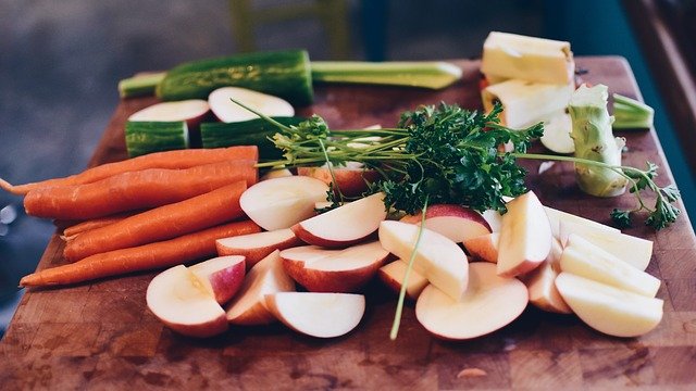 Resteverwertung von rohem Gemüse: Eine Mahlzeit aus allem, was rumliegt (WaRuLi-Tag)