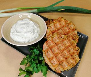 Waffeln aus Kloßteig mit Kräuterquark