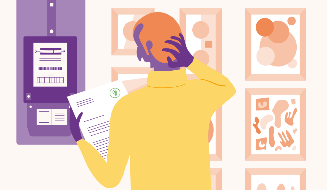 Person schaut auf den Zähler und gleicht mit der Rechnung ab