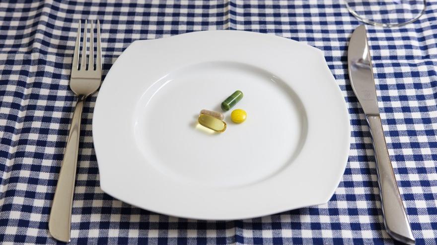 Nahrungsergänzung Pillen auf Teller Pixabay 3111992