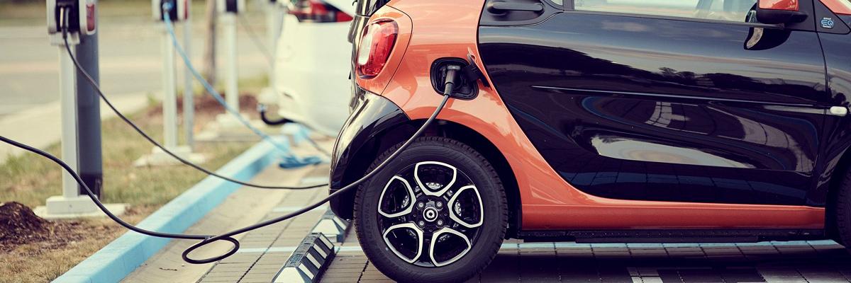 Elektroautos an öffentlichen Ladesäulen