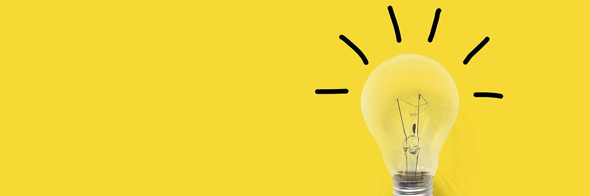 Strahlende Glühlampe vor gelbem Hintergrund - Projekt "Hessen bekämpft Energiearmut"