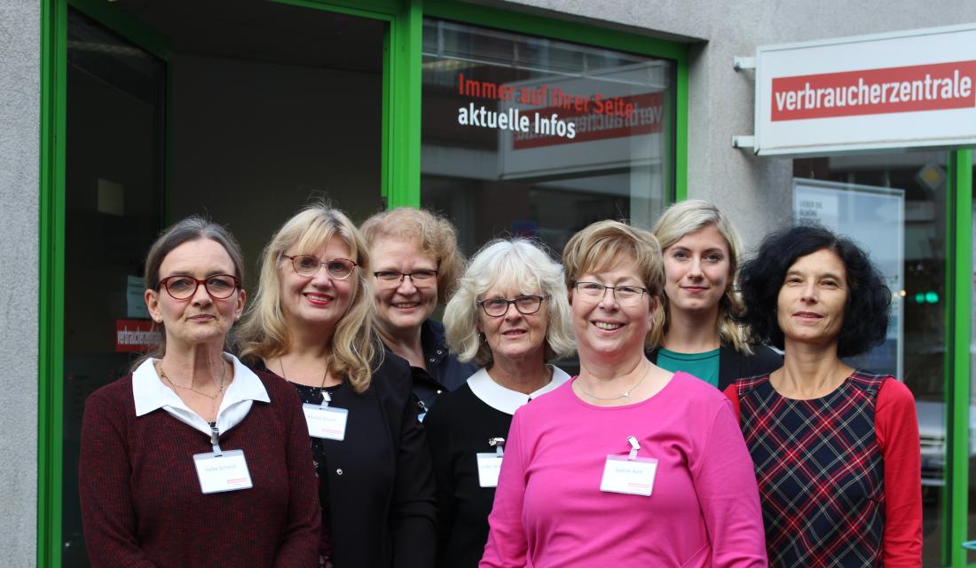 Mitarbeiterinnen und Mitarbeiter der Beratungsstelle Rüsselsheim der Verbraucherzentrale Hessen